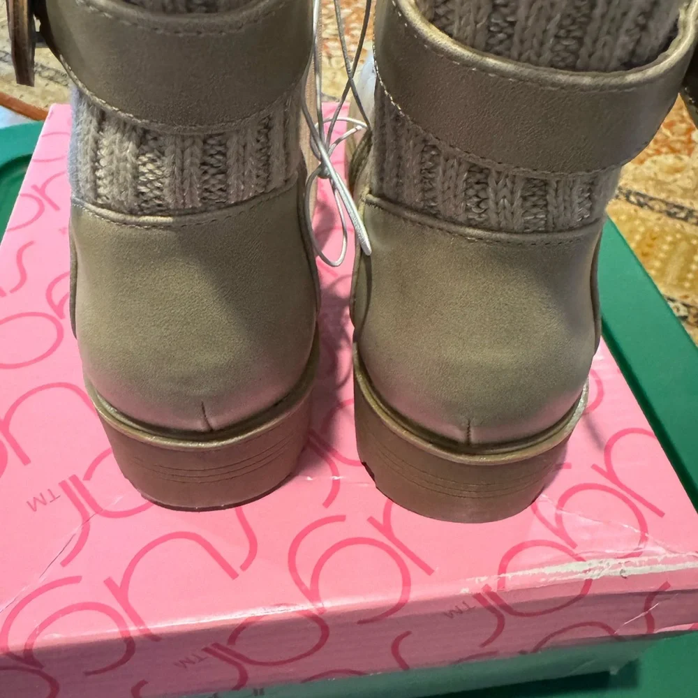 New in Box Sugar Girls Payel Buckle Detail Combat‎ Boots Pink Laces Lug Sole